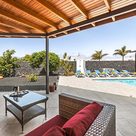 3 Bedroom With Private Pool Close To Papagayo Villa Playa Blanca